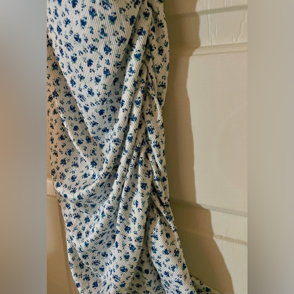 Shein Scrunched Medium Length Floral Print Blue and White Dress - Picture 2 of 4